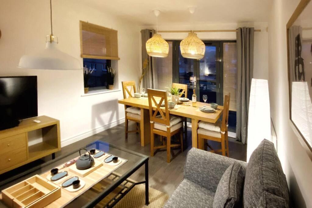 סוואנסי Japanese Style Muji Two-Bedroom Apt מראה חיצוני תמונה
