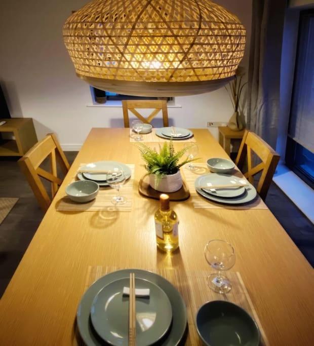 סוואנסי Japanese Style Muji Two-Bedroom Apt מראה חיצוני תמונה