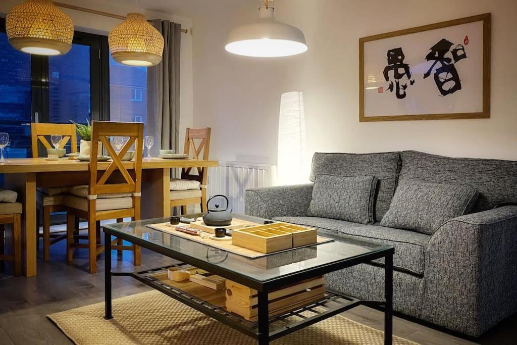 סוואנסי Japanese Style Muji Two-Bedroom Apt מראה חיצוני תמונה